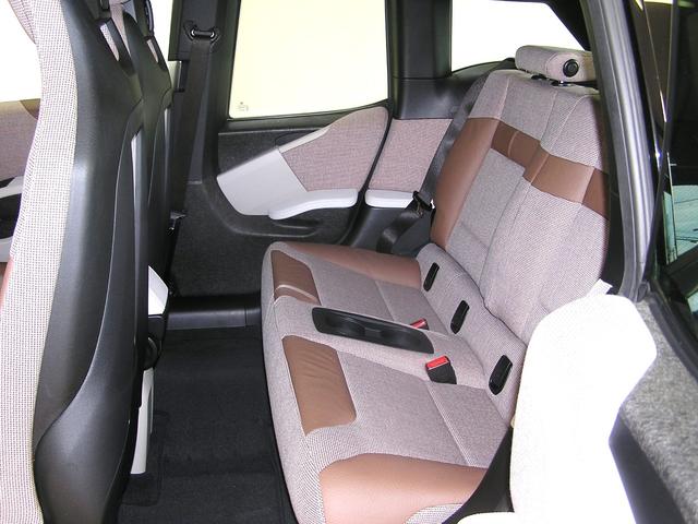 ｉ３ ロッジ　レンジ・エクステンダー装備車　後期型　１２０Ａｈ４２ＫＷ　純正２０インチＡＷ　ハーフレザー　シートヒーター　純正ナビ　ブルートゥース　ＵＳＢ　ＥＴＣ　バックカメラ　衝突警告　ＡＣＣ（10枚目）