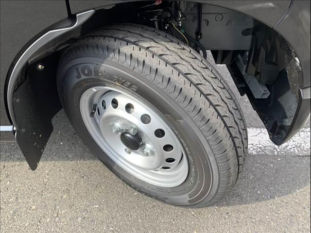 ハイゼットカーゴ デラックス　届出済未使用車　両側スライドドア　　集中ロック　パワステ　パワーウインドウ　オートライト　オートハイビーム　衝突被害軽減ブレーキ　パーキングセンサー（13枚目）