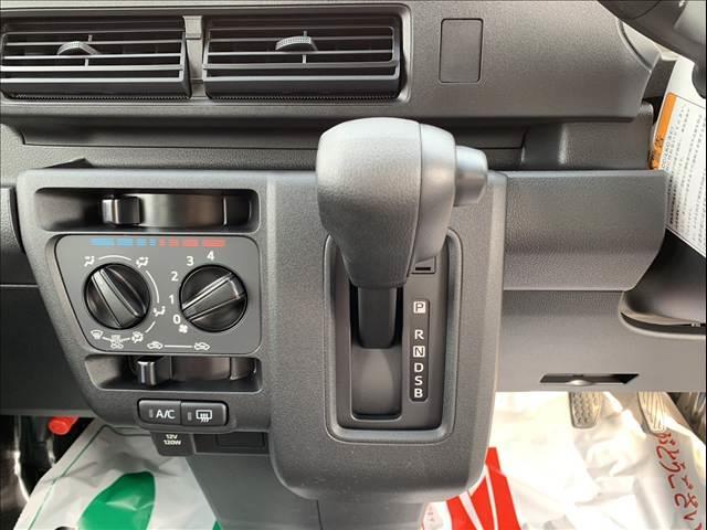 ハイゼットカーゴ デラックス　届出済未使用車　両側スライドドア　　集中ロック　パワステ　パワーウインドウ　オートライト　オートハイビーム　衝突被害軽減ブレーキ　パーキングセンサー（22枚目）