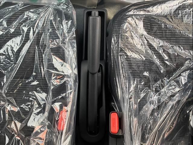 ハイゼットカーゴ デラックス　届出済未使用車　両側スライドドア　　集中ロック　パワステ　パワーウインドウ　オートライト　オートハイビーム　衝突被害軽減ブレーキ　パーキングセンサー（23枚目）