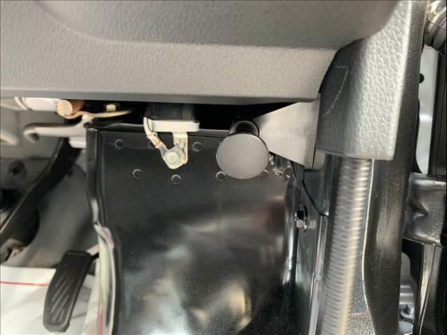 ハイゼットカーゴ デラックス　届出済未使用車　両側スライドドア　　集中ロック　パワステ　パワーウインドウ　オートライト　オートハイビーム　衝突被害軽減ブレーキ　パーキングセンサー（28枚目）