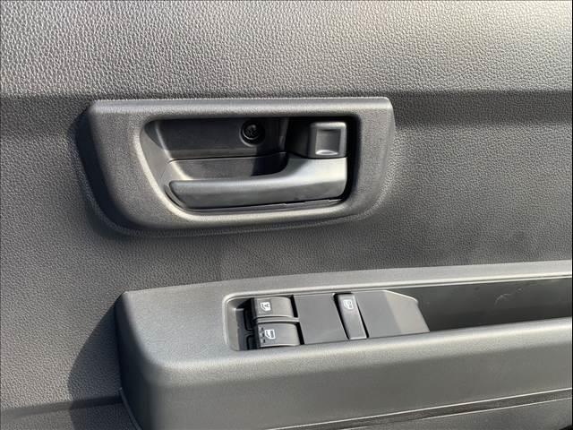 ハイゼットカーゴ デラックス　届出済未使用車　両側スライドドア　　集中ロック　パワステ　パワーウインドウ　オートライト　オートハイビーム　衝突被害軽減ブレーキ　パーキングセンサー（29枚目）