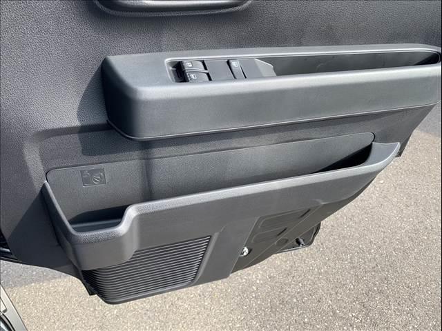 ハイゼットカーゴ デラックス　届出済未使用車　両側スライドドア　　集中ロック　パワステ　パワーウインドウ　オートライト　オートハイビーム　衝突被害軽減ブレーキ　パーキングセンサー（30枚目）