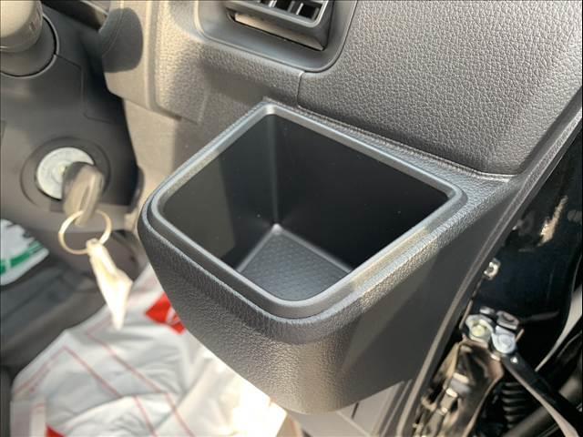 ハイゼットカーゴ デラックス　届出済未使用車　両側スライドドア　　集中ロック　パワステ　パワーウインドウ　オートライト　オートハイビーム　衝突被害軽減ブレーキ　パーキングセンサー（31枚目）