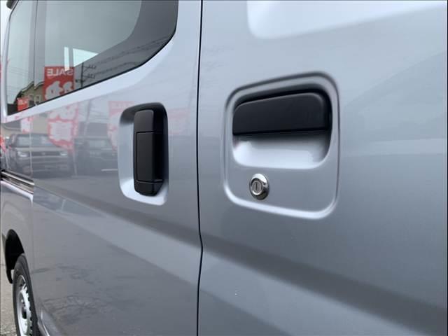 ハイゼットカーゴ スペシャルＳＡＩＩＩ　届出済未使用車　両側スライドドア　　集中ロック　パワステ　パワーウインドウ　オートライト　オートハイビーム　衝突被害軽減ブレーキ　パーキングセンサー（17枚目）