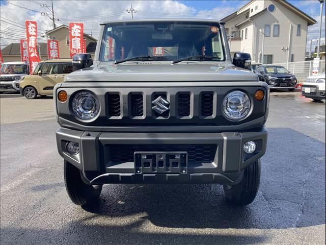 ジムニー 届出済未使用車 衝突被害軽減ブレーキ スマートキー プッシュスタート オートライト オートハイビーム クルーズコントロール オートエアコン パーキングセンサー 両側シートヒーター(3枚目)