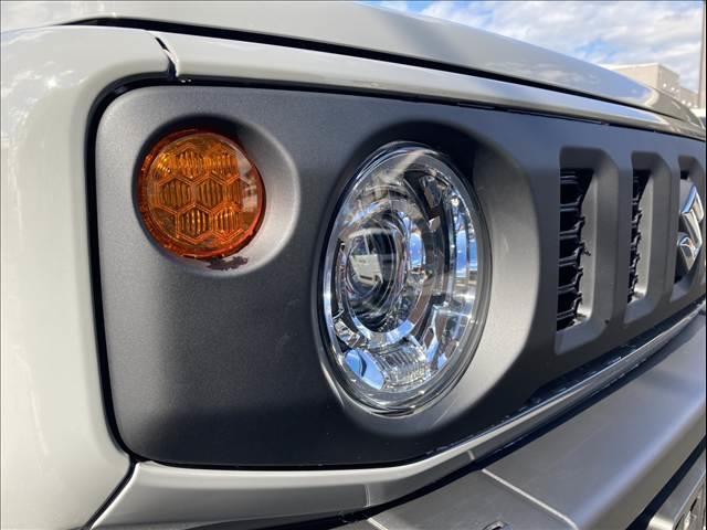 ジムニー 届出済未使用車 衝突被害軽減ブレーキ スマートキー プッシュスタート オートライト オートハイビーム クルーズコントロール オートエアコン パーキングセンサー 両側シートヒーター(10枚目)