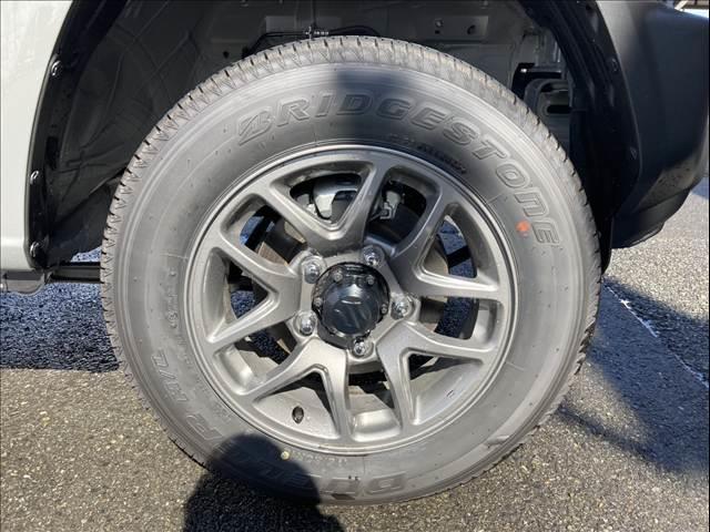 ジムニー 届出済未使用車 衝突被害軽減ブレーキ スマートキー プッシュスタート オートライト オートハイビーム クルーズコントロール オートエアコン パーキングセンサー 両側シートヒーター(17枚目)