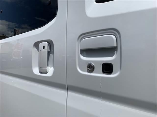 アトレー 届出済未使用車 両側パワースライドドア スマートキー プッシュスタート オートライト オートエアコン 電動格納ミラー 衝突被害軽減ブレーキ スマートアシスト(18枚目)