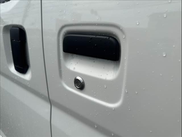 ハイゼットカーゴ 　届出済未使用車　両側スライドドア　　集中ロック　パワステ　パワーウインドウ　オートライト　オートハイビーム　衝突被害軽減ブレーキ　パーキングセンサー（18枚目）