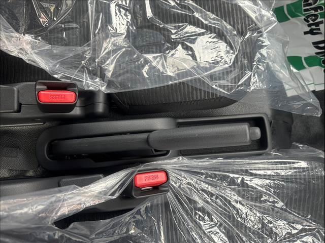 ハイゼットカーゴ 　届出済未使用車　両側スライドドア　　集中ロック　パワステ　パワーウインドウ　オートライト　オートハイビーム　衝突被害軽減ブレーキ　パーキングセンサー（24枚目）