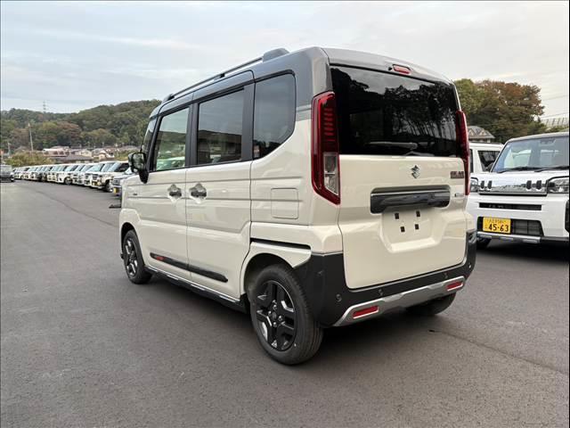 スペーシアギア ハイブリッドＸＺ　ターボ　届出済未使用車　両側パワースライドドア　シートヒーター　オートライト　オートハイビーム　スマートキー　プッシュスタート　電動格納ミラー（8枚目）