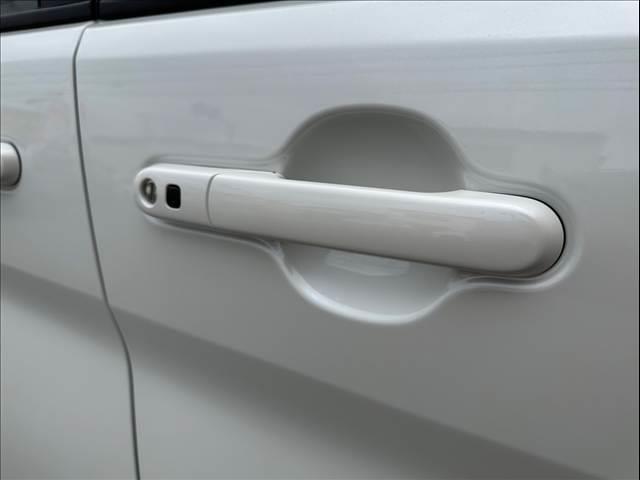 くるまのハチオウジでは登録済未使用車、軽自動車を専門として、数多くの在庫を揃えてお客さま方をお出迎え致します。お客様と長くお付き合い頂けますようスタッフ一同ご来店お待ちしております！