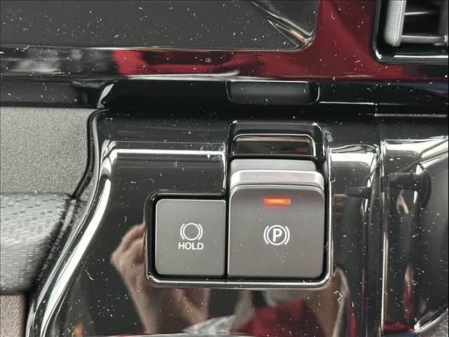 くるまのハチオウジでは登録済未使用車、軽自動車を専門として、数多くの在庫を揃えてお客さま方をお出迎え致します。お客様と長くお付き合い頂けますようスタッフ一同ご来店お待ちしております！