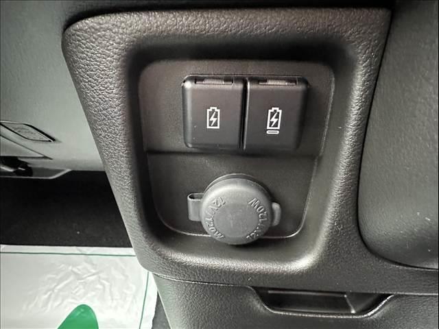 くるまのハチオウジでは登録済未使用車、軽自動車を専門として、数多くの在庫を揃えてお客さま方をお出迎え致します。お客様と長くお付き合い頂けますようスタッフ一同ご来店お待ちしております！