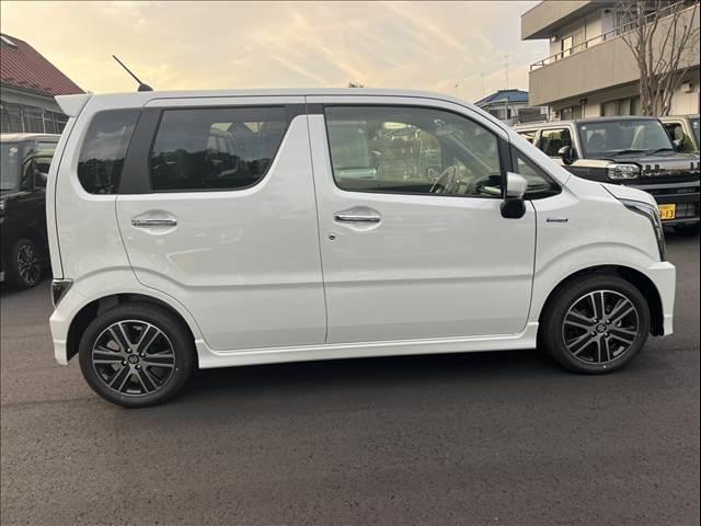 ワゴンＲスティングレー ハイブリッドＴ　届出済未使用車　後席アンブレラホルダー、衝突軽減ブレーキ、横滑り防止機能、キーレスエントリー、スマートキー　プッシュスタート　インパネＣＶＴ（5枚目）