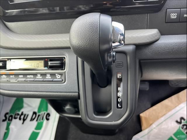 当店では身体障害者用の装置、運転補助用具も取り付けられます。詳しくは販売員までお声掛け下さい。