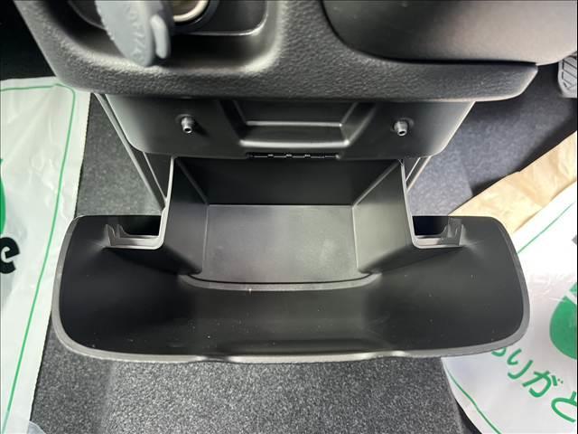 くるまのハチオウジでは登録済未使用車、軽自動車を専門として、数多くの在庫を揃えてお客さま方をお出迎え致します。お客様と長くお付き合い頂けますようスタッフ一同ご来店お待ちしております！