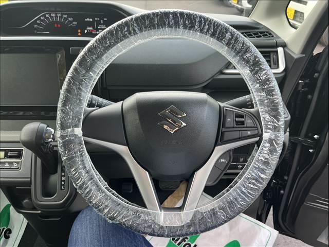 くるまのハチオウジでは登録済未使用車、軽自動車を専門として、数多くの在庫を揃えてお客さま方をお出迎え致します。お客様と長くお付き合い頂けますようスタッフ一同ご来店お待ちしております！