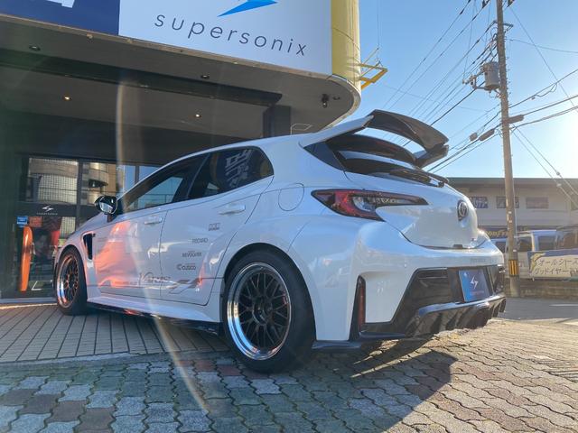 ＧＲカローラ ＲＺ　２０２５年オートサロン出展車両／ＶＡＲＩＳデモカー／ＶＡＲＩＳコラボ・アーミートリックスマフラー／ＨＫＳハイパーマックスＲ／ＶＯＬＫＲＡＣＩＮＧ１８インチＡＷ／ＲＥＣＡＲＯ製ＲＳＧ／純正１０．５型ナビ（4枚目）