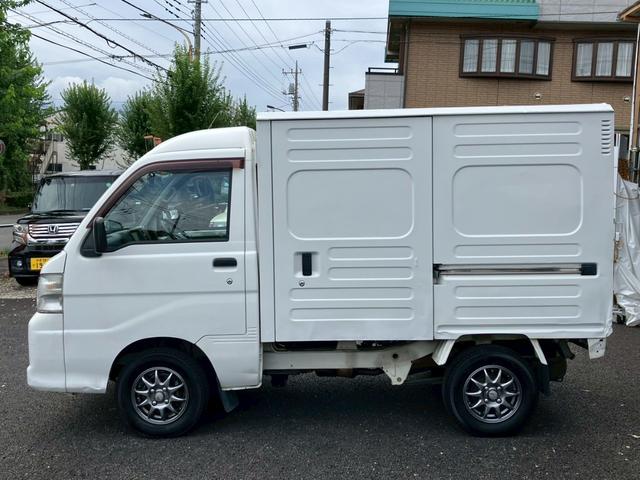 ハイゼットトラック パネルバン　キッチンカー　移動販売車　フードトラック　１面跳上式売窓付き　２槽シンク　作業台　給排水タンク　軽キッチンカー　小型キッチンカー（6枚目）