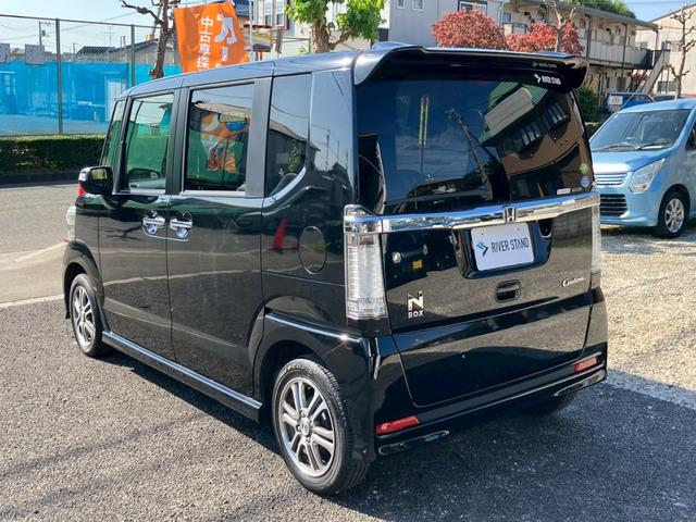 初めて中古車を購入される方、知識に自信がない方にも担当スタッフが親切丁寧にご説明差し上げます。駐車場の探し方や、任意保険についてなど、何でもご相談ください。ご満足いただけるよう対応させていただきます！