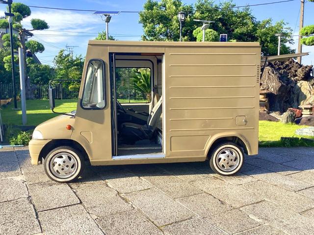 　キッチンカー　移動販売車　軽ウォークスルーバン型　ＭＴ車　エアコン　ＥＴＣ　２槽シンク　給排水タンク　作業台　換気扇　後方販売窓(11枚目)