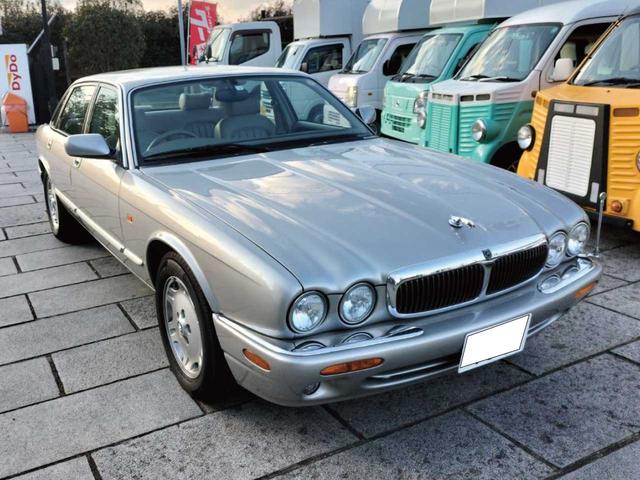 ＸＪ ＸＪ　エグゼクティブ３．２－Ｖ８　右ハンドル　ＡＴ　Ｗエアバック　サイドエアバック　本革シート　シートヒーター　クリアランスソナー　純正１６インチＡＷ　キーレス　ＥＴＣ（2枚目）