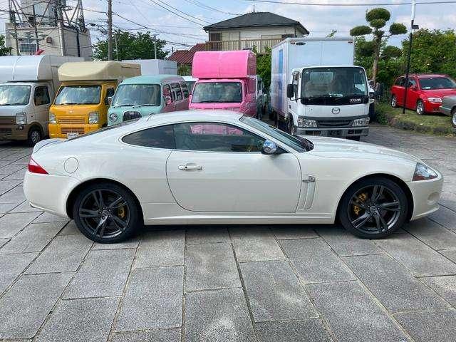 ＸＫ ＸＫクーペ　Ｖ８エンジン　ＨＩＤライト　クルーズコントロール　本革電動調節シート　本革巻き＆ウッドコンビステアリング　電動調節シート　シートヒーター　Ｖ８エンジン（4枚目）