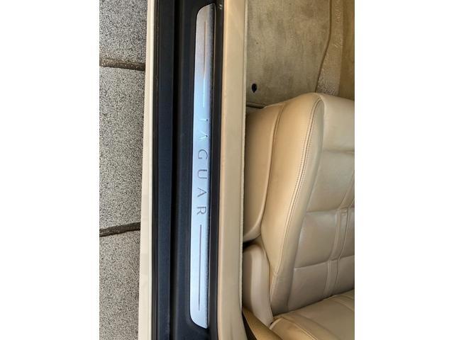 ＸＫ ＸＫクーペ　Ｖ８エンジン　ＨＩＤライト　クルーズコントロール　本革電動調節シート　本革巻き＆ウッドコンビステアリング　電動調節シート　シートヒーター　Ｖ８エンジン（15枚目）