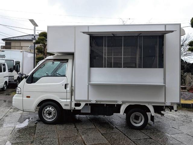 バネットトラック 　キッチンカー　移動販売車　フードトラック　炊出車　ＢＯＸ新品　１面跳上式売窓　２槽シンク　給排水タンク　作業台　ＡＴ　ＰＳ　ＰＷ　エアコン　エアバック　バックモニター型ＤＲ　中型キッチンカー（2枚目）
