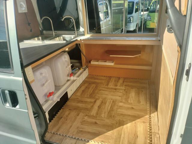 サンバーバン ＶＢ　軽バンキッチンカー　小型移動販売車　２槽シンク　タンク　カウンター付作業テーブル　換気扇　移動カフェ　キッチンカー　塗装済み　軽キッチンカー　ＥＴＣ　社外アルミホイール　冬タイヤ　８ナンバー取得済（7枚目）