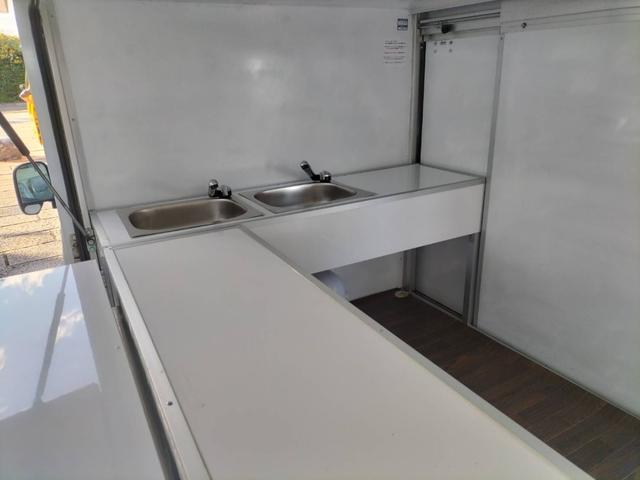ミニキャブトラック ベースグレード キッチンカー 移動販売車 フードトラック PS AT AC 1面跳ね上げ売窓 2槽シンク・タンク 作業台 給排水タンク バックモニター型ドラレコ 軽キッチンカー 小型移動販売車(4枚目)