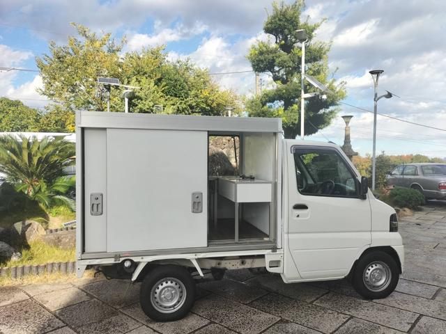 ミニキャブトラック ベースグレード キッチンカー 移動販売車 フードトラック PS AT AC 1面跳ね上げ売窓 2槽シンク・タンク 作業台 給排水タンク バックモニター型ドラレコ 軽キッチンカー 小型移動販売車(16枚目)
