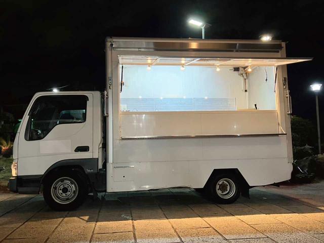 タイタンダッシュ キッチンカー フードトラック ケータリングカー ガソリン車 内装新品 中型キッチンカー 中型移動販売車 シンク 給排水タンク 作業台 外部電源コンセント バックモニター 移動販売車 ETC TV&ナビ(3枚目)