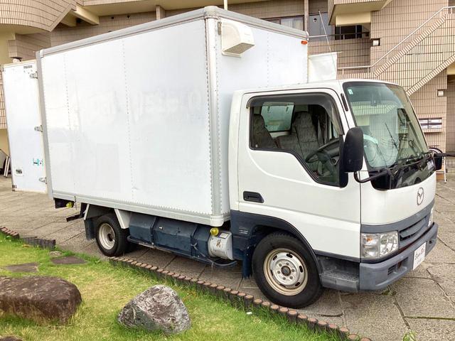 タイタンダッシュ ロングワイドローカスタム キッチンカー フードトラック ケータリングカー 内装新品 中型キッチンカー 中型移動販売車 シンク 給排水タンク 作業台 外部電源コンセント 新塗装 バックモニター レールライト装備 移動販売車(13枚目)