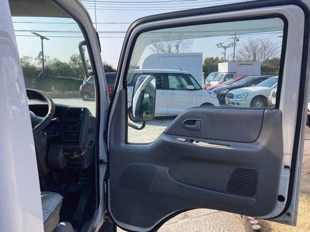 タイタンダッシュ ロングワイドローカスタム キッチンカー フードトラック ケータリングカー 内装新品 中型キッチンカー 中型移動販売車 シンク 給排水タンク 作業台 外部電源コンセント 新塗装 バックモニター レールライト装備 移動販売車(16枚目)