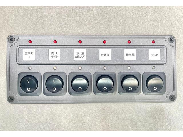 ハイエースバン 　ビークル　ベッセル　ファミーユ　冷蔵庫　シンク　フリップダウンＴＶ　走行充電　コンバーター　給排水ポリタンク　外部電源　フルフラットベット　二段ベッド（48枚目）