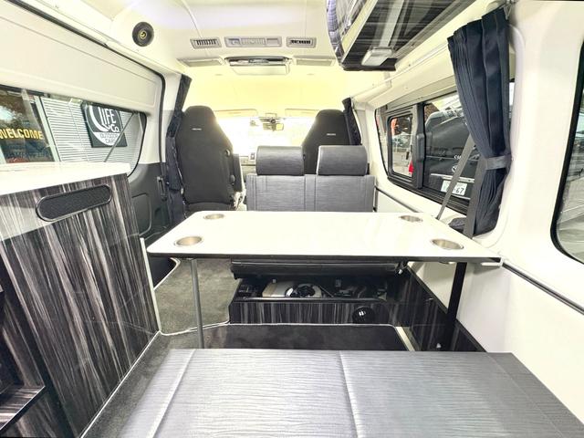 ハイエースバン 　ＡＴＶ群馬　ＲＳプレミアム　家庭用エアコン　ＦＦヒーター　２０００Ｗインバーター　トリプルサブ　ソーラーパネル　レカロシート　フリップダウンモニター　メインサブ切替　ローダウン　社外ショック（6枚目）