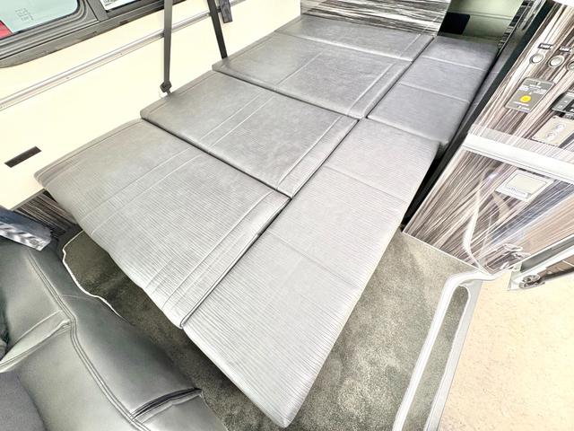 ハイエースバン 　ＡＴＶ群馬　ＲＳプレミアム　家庭用エアコン　ＦＦヒーター　２０００Ｗインバーター　トリプルサブ　ソーラーパネル　レカロシート　フリップダウンモニター　メインサブ切替　ローダウン　社外ショック（7枚目）