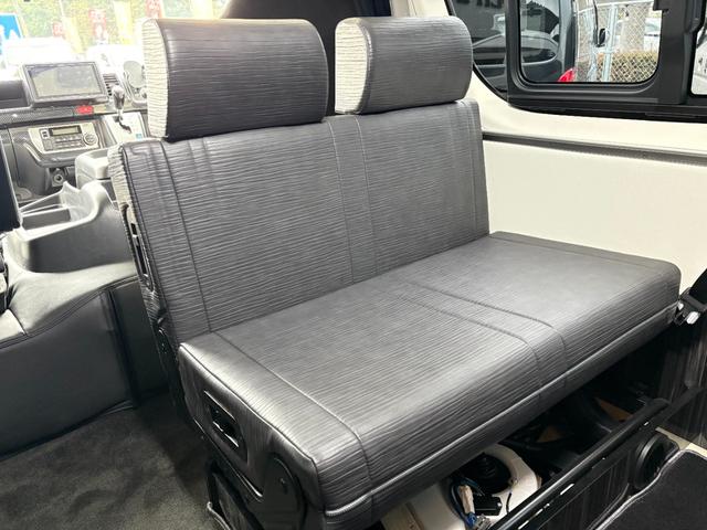 ハイエースバン 　ＡＴＶ群馬　ＲＳプレミアム　家庭用エアコン　ＦＦヒーター　２０００Ｗインバーター　トリプルサブ　ソーラーパネル　レカロシート　フリップダウンモニター　メインサブ切替　ローダウン　社外ショック（9枚目）