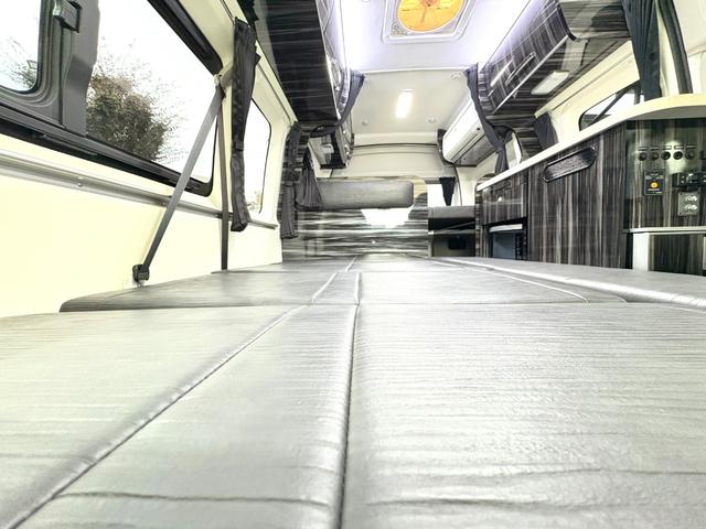 ハイエースバン 　ＡＴＶ群馬　ＲＳプレミアム　家庭用エアコン　ＦＦヒーター　２０００Ｗインバーター　トリプルサブ　ソーラーパネル　レカロシート　フリップダウンモニター　メインサブ切替　ローダウン　社外ショック（61枚目）