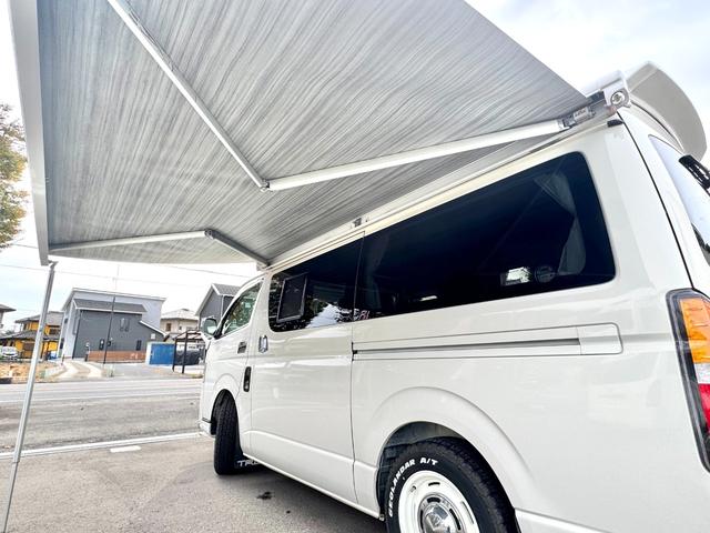 ハイエースバン レクビィ ハイエースプラス LV FFヒーター ソーラーパネル インバーター1500W マックスファン サイドオーニング TV リアスピーカー 電子レンジ ツインサブ 8ナンバー キャンピングカー(21枚目)