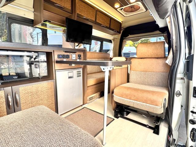 ハイエースバン レクビィ ハイエースプラス LV FFヒーター ソーラーパネル インバーター1500W マックスファン サイドオーニング TV リアスピーカー 電子レンジ ツインサブ 8ナンバー キャンピングカー(51枚目)