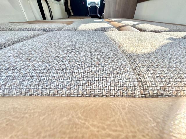 ハイエースバン レクビィ ハイエースプラス LV FFヒーター ソーラーパネル インバーター1500W マックスファン サイドオーニング TV リアスピーカー 電子レンジ ツインサブ 8ナンバー キャンピングカー(61枚目)