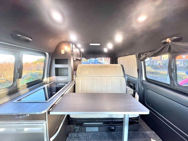 ハイエースバン アルフレックス シーバス 4WD リチュウムイオンバッテリー FFヒーター インバーター1000W 回転シート コンロ 社外ショックアブソーバー・スタビライザー・アルミホイール アップルカープレイ(6枚目)