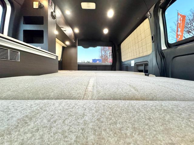 ハイエースバン アルフレックス シーバス 4WD リチュウムイオンバッテリー FFヒーター インバーター1000W 回転シート コンロ 社外ショックアブソーバー・スタビライザー・アルミホイール アップルカープレイ(10枚目)