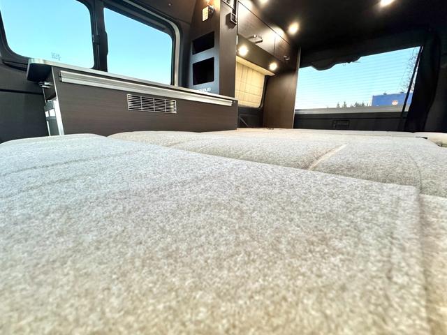 ハイエースバン アルフレックス シーバス 4WD リチュウムイオンバッテリー FFヒーター インバーター1000W 回転シート コンロ 社外ショックアブソーバー・スタビライザー・アルミホイール アップルカープレイ(11枚目)