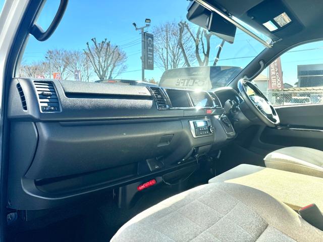 ハイエースバン アルフレックス シーバス 4WD リチュウムイオンバッテリー FFヒーター インバーター1000W 回転シート コンロ 社外ショックアブソーバー・スタビライザー・アルミホイール アップルカープレイ(23枚目)