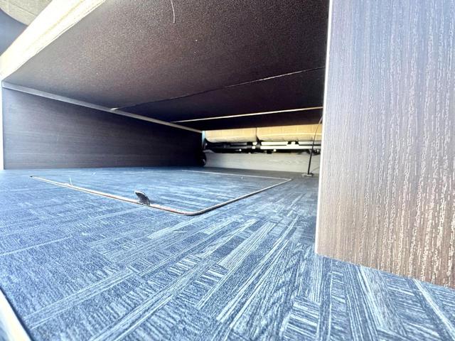 ハイエースバン アルフレックス シーバス 4WD リチュウムイオンバッテリー FFヒーター インバーター1000W 回転シート コンロ 社外ショックアブソーバー・スタビライザー・アルミホイール アップルカープレイ(58枚目)